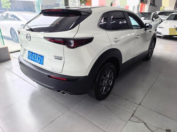 2023 Mazda CX-30 I, белый, 1654000 рублей - вид 2