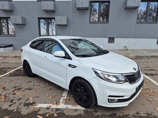 2015 Kia Rio III Рестайлинг, белый, 600000 рублей, вид 3