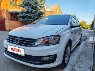 2018 Volkswagen Polo V Рестайлинг, белый, 985000 рублей, вид 1