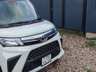 2021 Toyota Roomy I Рестайлинг, белый, 988000 рублей, вид 4