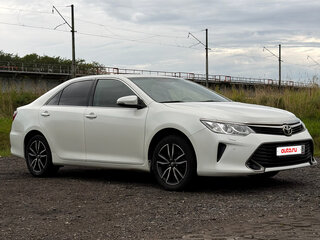 2016 Toyota Camry VII (XV50) Рестайлинг, белый, 1900000 рублей, вид 3