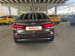 2015 Kia Rio III Рестайлинг, коричневый, 627000 рублей, вид 4