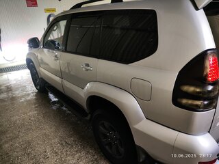 2008 Toyota Land Cruiser Prado 4-speed 120 Series Рестайлинг, серебристый, 2050000 рублей, вид 3