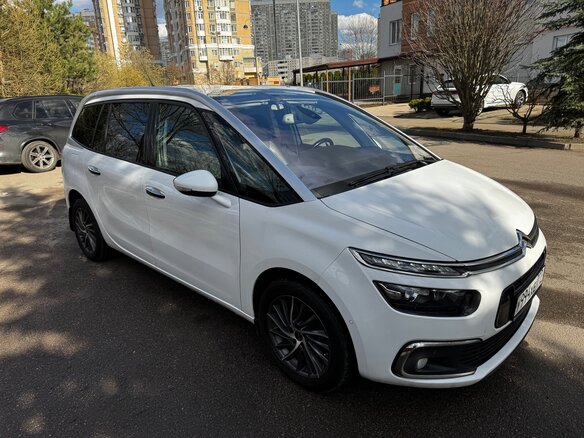 2017 Citroen C4 Picasso Grand II Рестайлинг, белый, 1130000 рублей