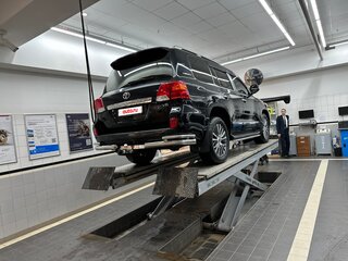 2014 Toyota Land Cruiser 200 Series Рестайлинг 1, чёрный, 3950000 рублей, вид 2