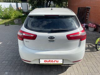 2014 Kia Rio 4-speed III, белый, 800000 рублей, вид 4