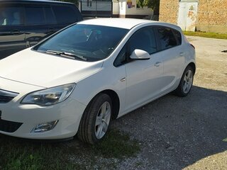 2011 Opel Astra J, белый, 650000 рублей, вид 1