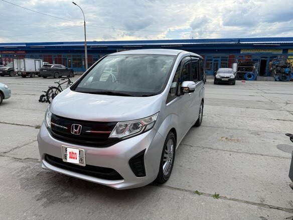 2015 Honda Stepwgn V, серебристый, 1599000 рублей