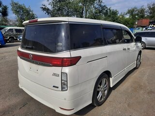 2010 Nissan Elgrand III (E52), белый, 2570000 рублей, вид 4