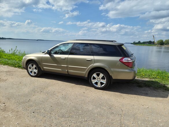 2008 Subaru Outback III Рестайлинг, золотистый, 950000 рублей - вид 1