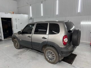 2017 Chevrolet Niva I Рестайлинг, серебристый, 500000 рублей, вид 1