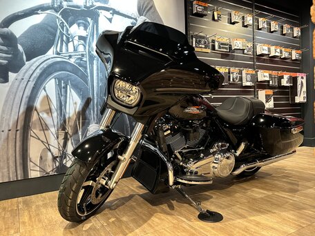2024 Harley-Davidson Street Glide, чёрный, 3800000 рублей, вид 5