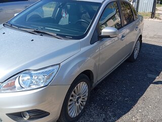 2011 Ford Focus II Рестайлинг, серебристый, 430000 рублей, вид 1