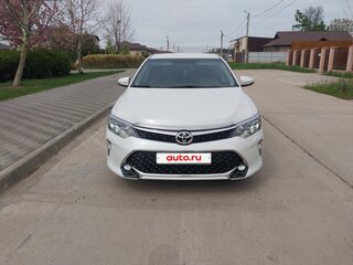 2017 Toyota Camry VII (XV50) Рестайлинг 2, белый, 2350000 рублей, вид 3