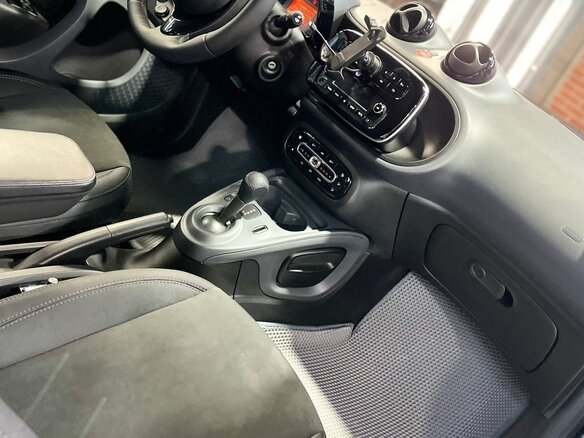 2018 Smart Fortwo III, чёрный, 1800000 рублей - вид 2