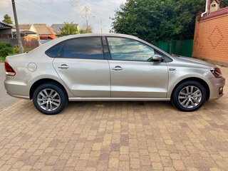 2019 Volkswagen Polo V Рестайлинг, серебристый, 1299000 рублей, вид 4