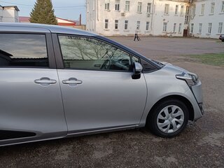 2017 Toyota Sienta II, серебристый, 1700000 рублей, вид 3