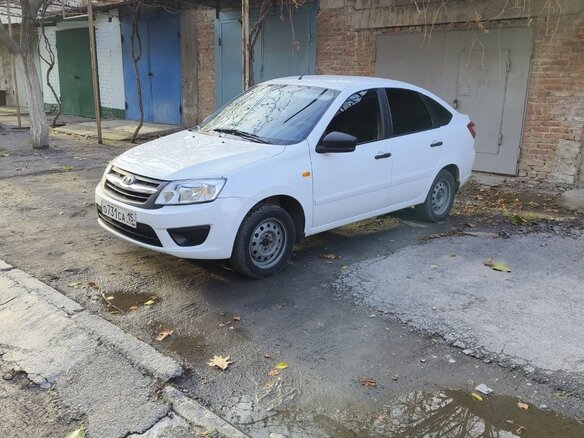 2015 Lada (ВАЗ) Granta I, белый, 510000 рублей - вид 4
