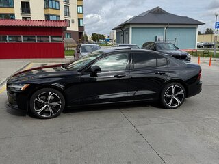 2023 Volvo S60 III, чёрный, 2600000 рублей, вид 3