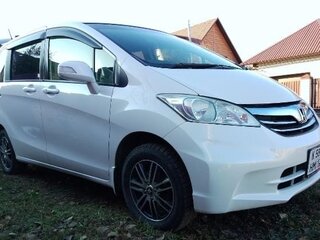 2013 Honda Freed I Рестайлинг, белый, 1399999 рублей, вид 3