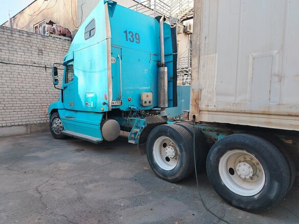 1998 Freightliner Century Class, голубой, 1350000 рублей - вид 8