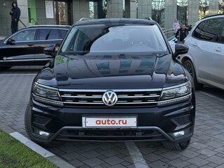 2017 Volkswagen Tiguan II, чёрный, 3050000 рублей, вид 2
