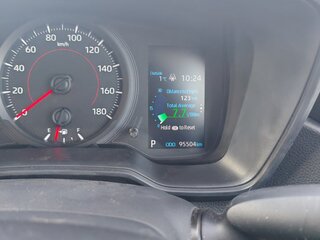 2021 Toyota Corolla XII (E210), серебристый, 1850000 рублей, вид 2
