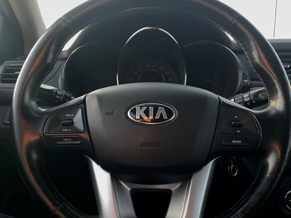 2013 Kia Rio 5-speed III, голубой, 700000 рублей - вид 9