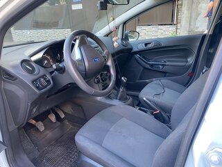2015 Ford Fiesta Mk6 Рестайлинг, белый, 830000 рублей, вид 5