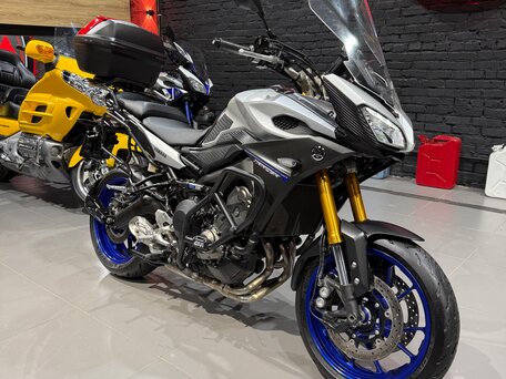 2015 Yamaha MT-09 Tracer (FJ-09), серебристый, 560000 рублей, вид 3
