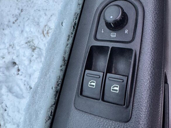 2011 Volkswagen Transporter, белый, 1100000 рублей - вид 9