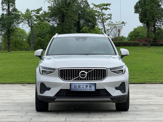 2021 Volvo XC40 I, серебристый, 1780000 рублей, вид 2