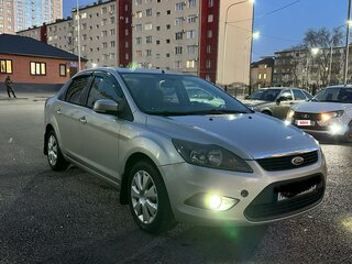 2010 Ford Focus II Рестайлинг, серебристый, 680000 рублей, вид 3