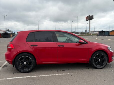2014 Volkswagen Golf VII, красный, 860000 рублей, вид 4