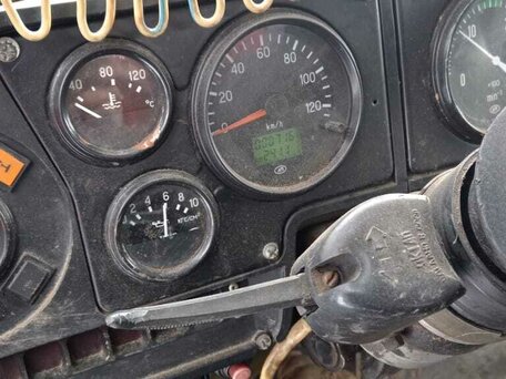 2001 Урал 5557, зелёный, 450000 рублей, вид 2