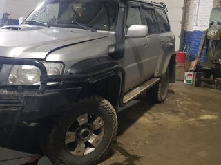2009 Nissan Patrol V (Y61) Рестайлинг, серебристый, 1900000 рублей, вид 4