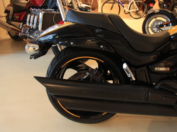 2014 Suzuki Boulevard M109R, чёрный - вид 3