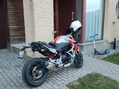 2020 BMW F 900 R, красный, 900000 рублей, вид 3