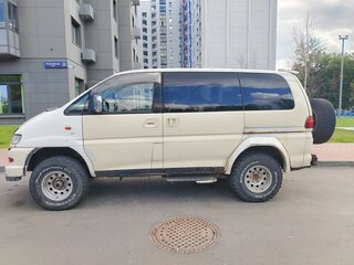 2001 Mitsubishi Delica IV, белый, 1300000 рублей, вид 3