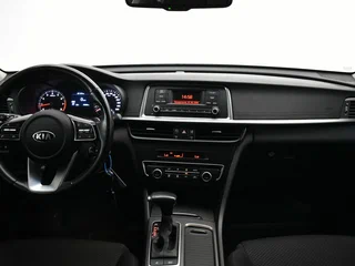 2019 Kia Optima IV Рестайлинг, белый, 1760000 рублей, вид 5