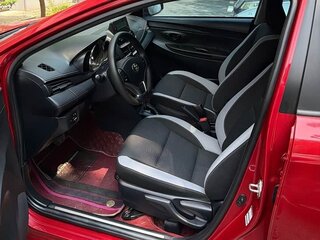 2022 Toyota Yaris L X XP150 Рестайлинг, красный, 1210000 рублей, вид 5
