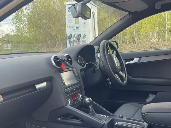 2010 Audi A3 II (8P) Рестайлинг 2, чёрный, 1000000 рублей - вид 5