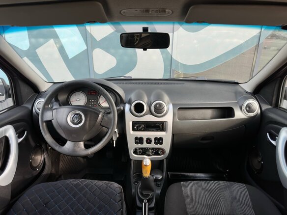2013 Renault Logan I Рестайлинг, бежевый, 650000 рублей - вид 1