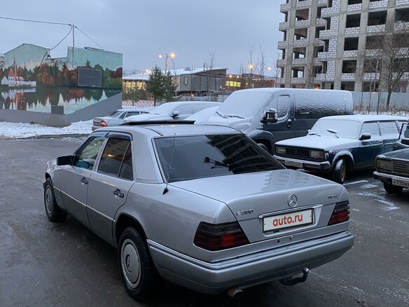 1993 Mercedes-Benz E-Класс 300 I (W124), серый - вид 3