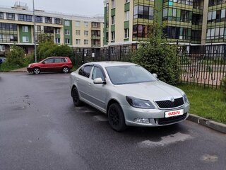 2013 Skoda Octavia DSG7 II (A5) Рестайлинг, серебристый, 900000 рублей, вид 3