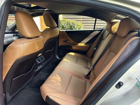 2022 Lexus ES 300h VII Рестайлинг, серый - вид 16