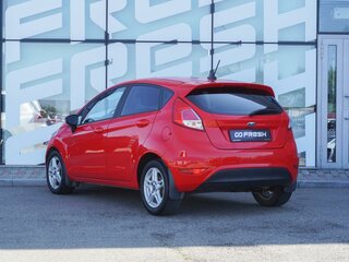 2017 Ford Fiesta Mk6 Рестайлинг, красный, 836000 рублей, вид 3