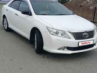 2013 Toyota Camry VII (XV50), белый, 1630000 рублей, вид 3