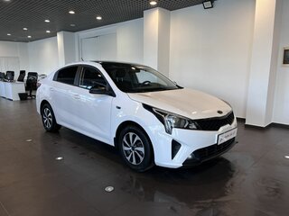 2021 Kia Rio IV Рестайлинг, белый, 1450000 рублей, вид 1