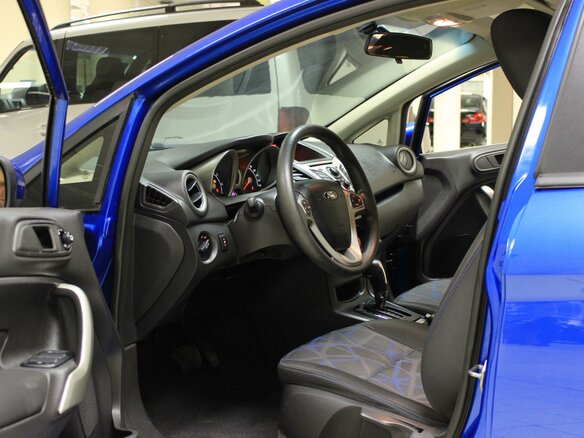 2013 Ford Fiesta Mk6 Рестайлинг, синий - вид 4